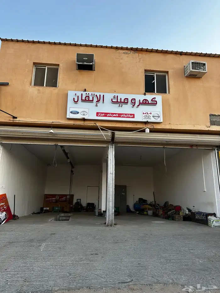 محل ميكانيكا كامل للتقبيل مع معداته 1