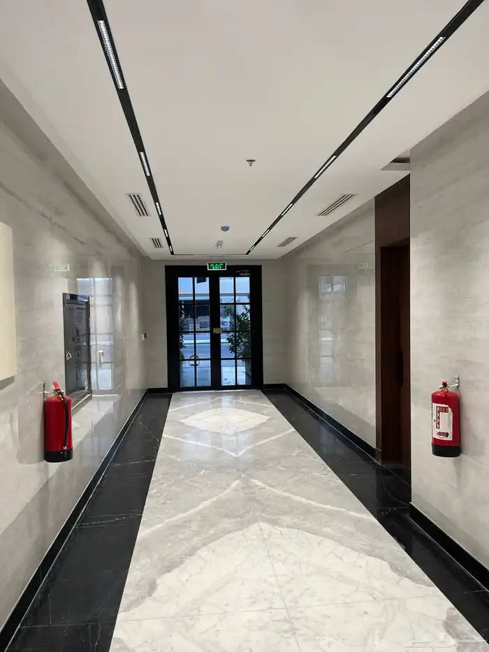 للإيجار شقة فاخرة حي النرجس 2