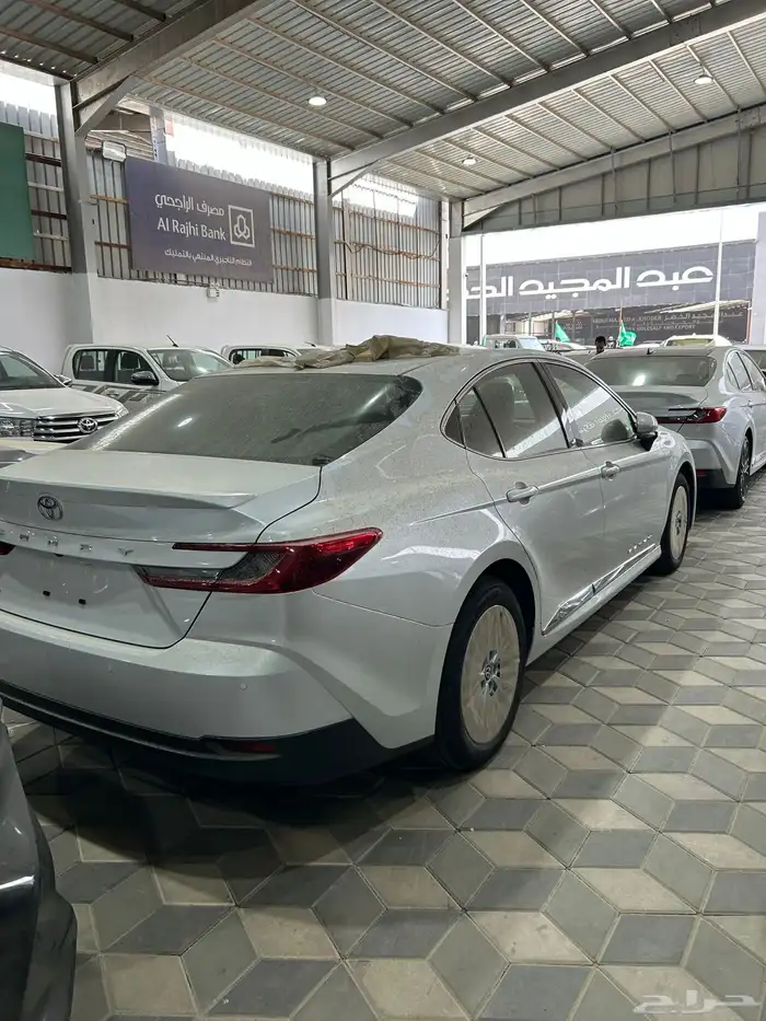 كامري 2025 LE بنزين سعودي ابيض و اسود 3