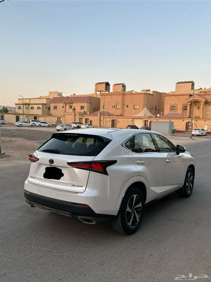 لكزس 2020 NX300 سعودي فل كامل اعلى فئة ( مخززن )ممشى قليل . 3
