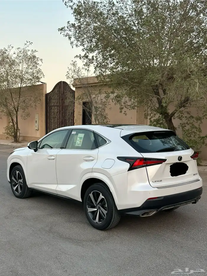 لكزس 2020 NX300 سعودي فل كامل اعلى فئة ( مخززن )ممشى قليل . 2