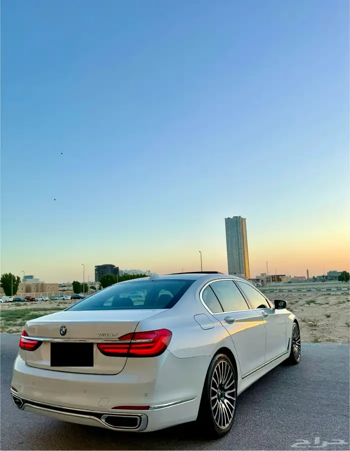 بي ام 730 فل كامل نضيفة جداا 3