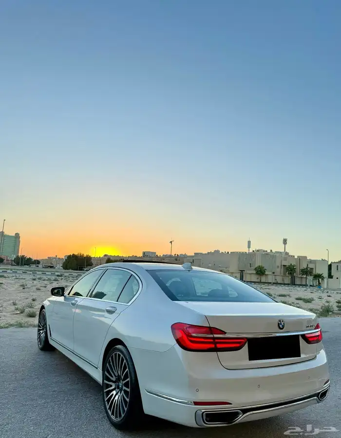 بي ام 730 فل كامل نضيفة جداا 5