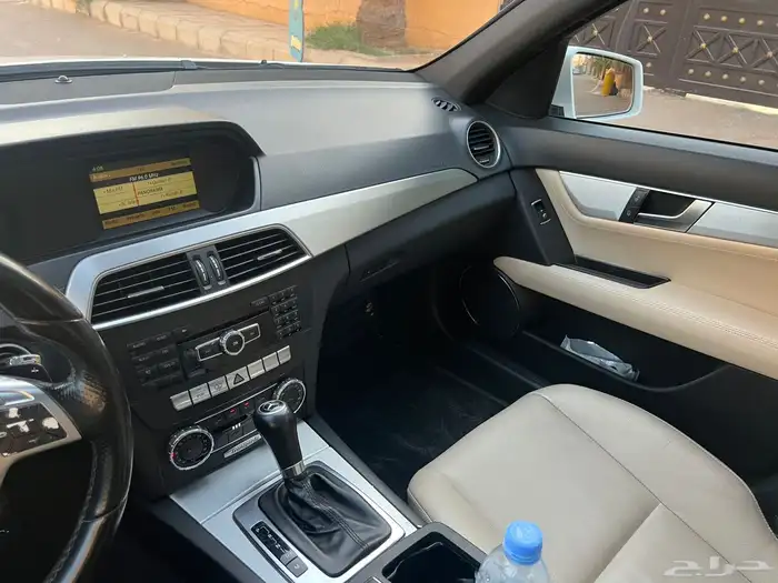 مرسيدس C300 2012 (بحالة ممتازة) 15