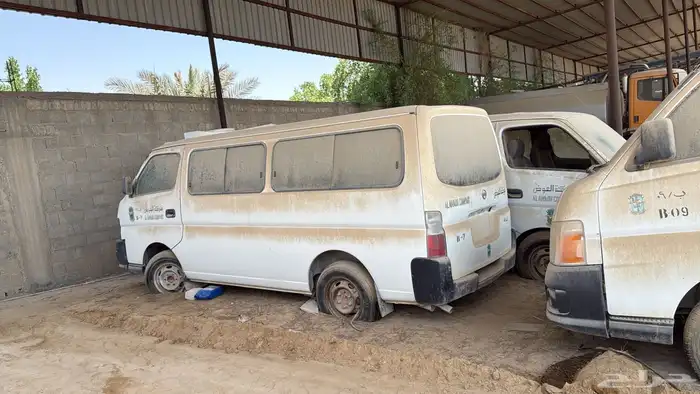 عدد 5 باصات نيسان يورفان ركاب ديزل 1