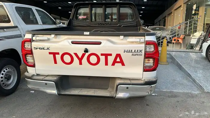 هايلوكس 2025 بنزين دبل تماتيك اصفار بطاقة جمركية كاش وبنك 2