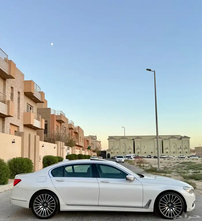 بي ام 730 فل كامل نضيفة جداا 2