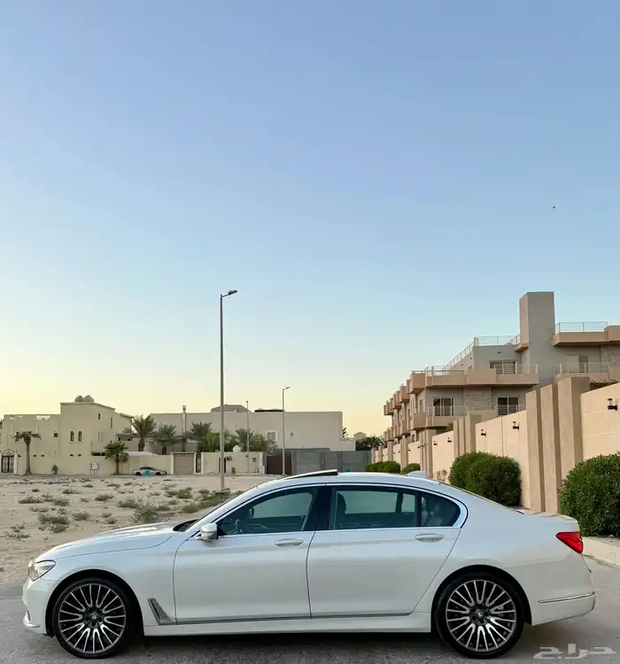 بي ام 730 فل كامل نضيفة جداا 6