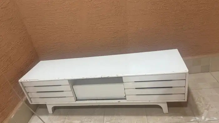 للبيع كنب و طاولة تلفزيون 1