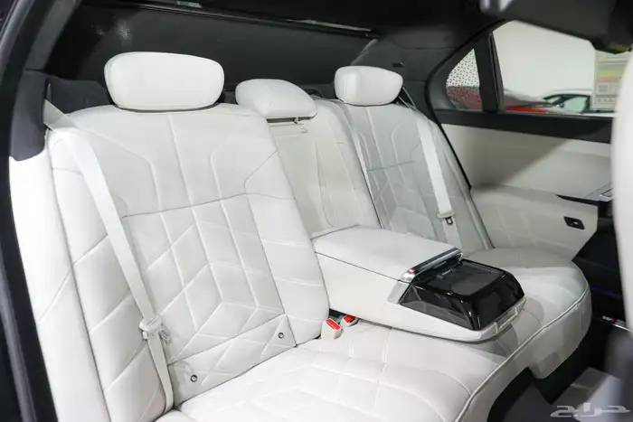 بي ام دبليو 735i 2026 MKt 14