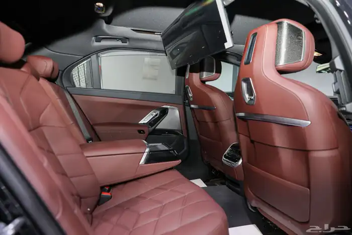 بي ام دبليو 735i 2026 10