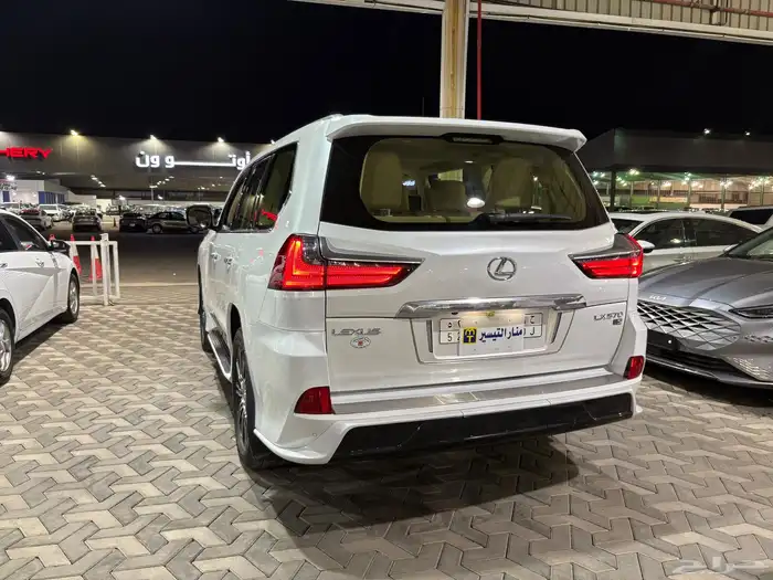 لكزس LX570 2020 5