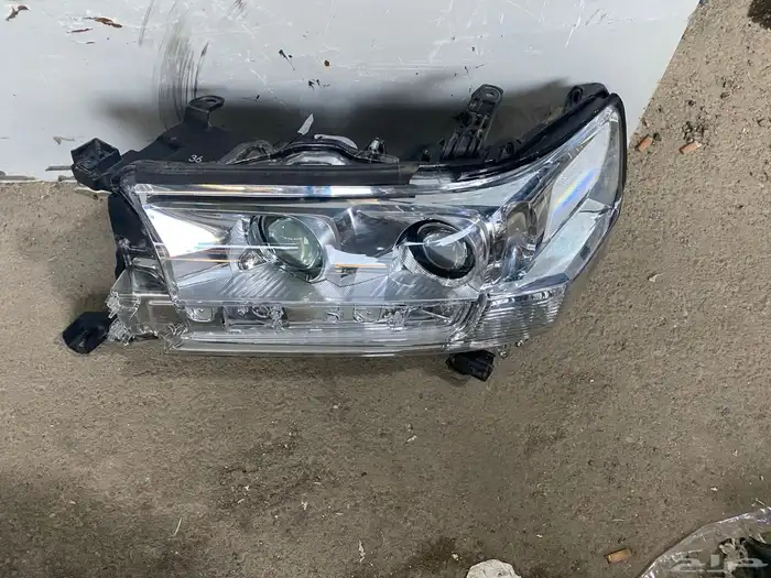 شمعه يسار جيب لاندكروزر GXR من موديل 2016 الى 2022 اصلي 0