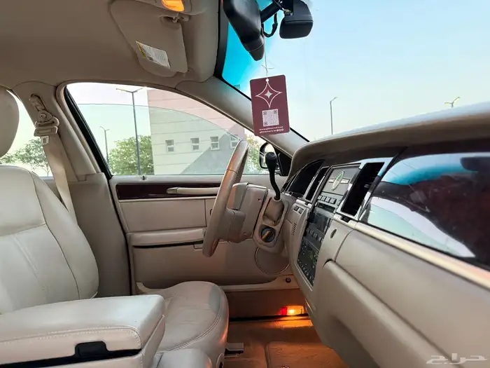 لينكون تاون كار 2011 عداد 59 الف كيلو 18