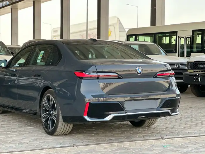 BMW735 i خليجي موديل 2026 6