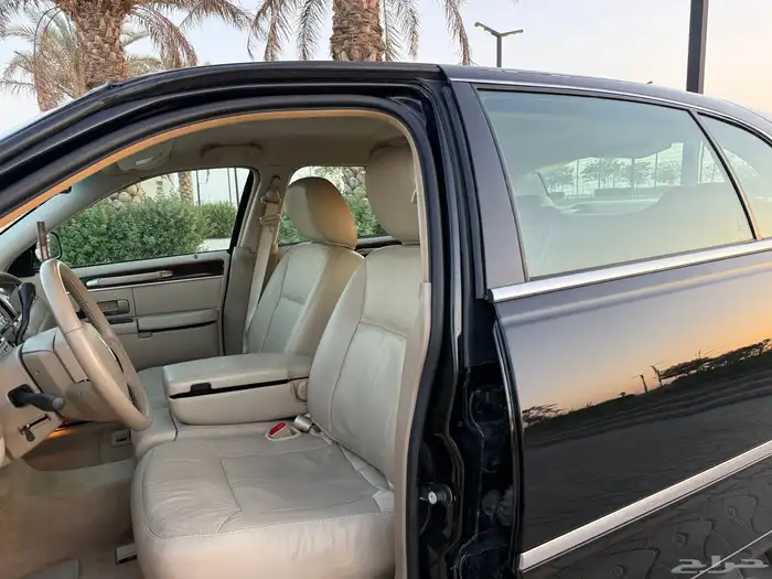 لينكون تاون كار 2011 عداد 59 الف كيلو 74