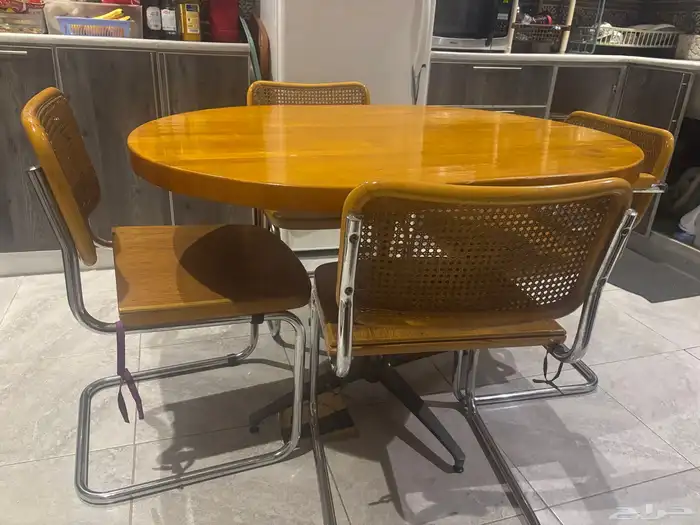 طاولة طعام لأربع أفراد 2