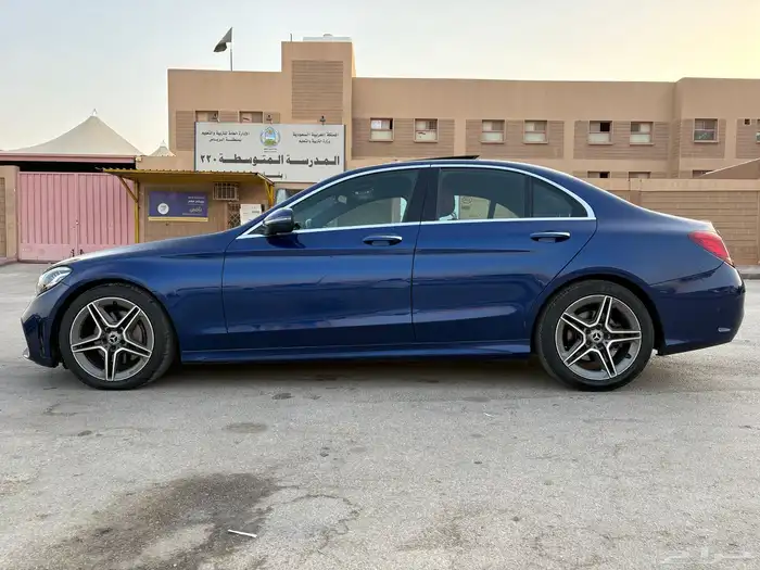 مرسيدس c200 موديل 2020 4