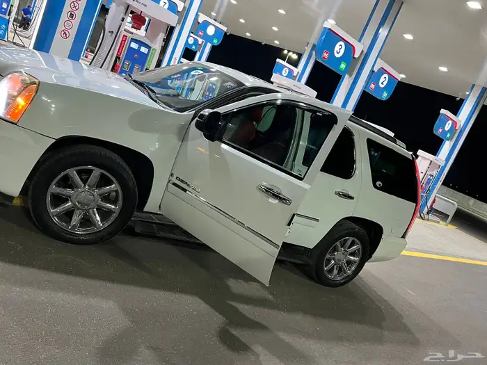 GMC يوكن دينالي 2009 16