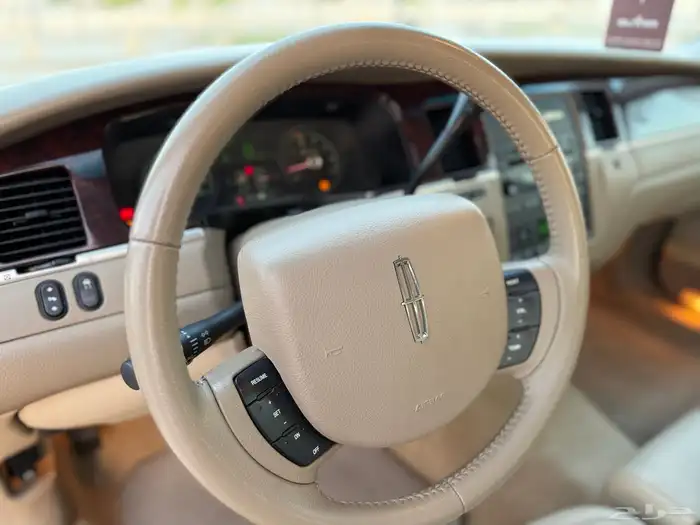 لينكون تاون كار 2011 عداد 59 الف كيلو 70