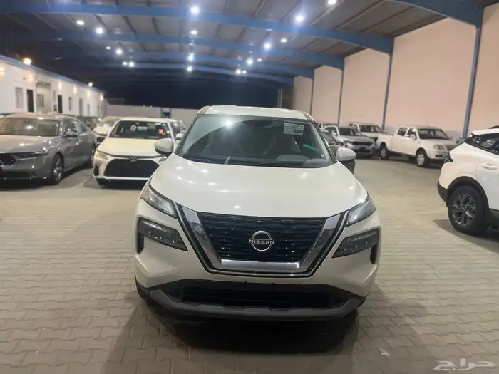 نيسان اكس تريل 2025 ابيض خمس مقاعد 0