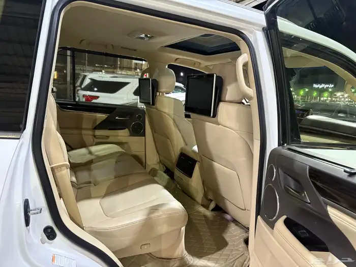 لكزس LX570 2020 11