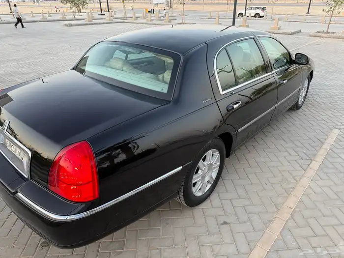 لينكون تاون كار 2011 عداد 59 الف كيلو 40