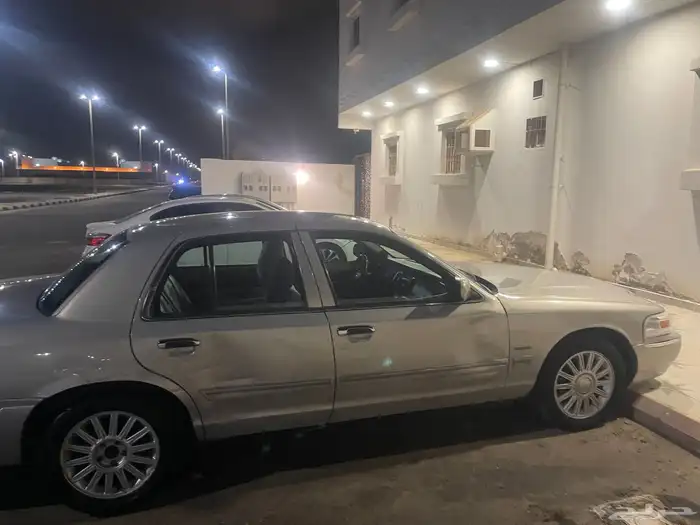 فورد جراند ماركيز 2010 1