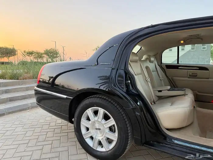 لينكون تاون كار 2011 عداد 59 الف كيلو 55