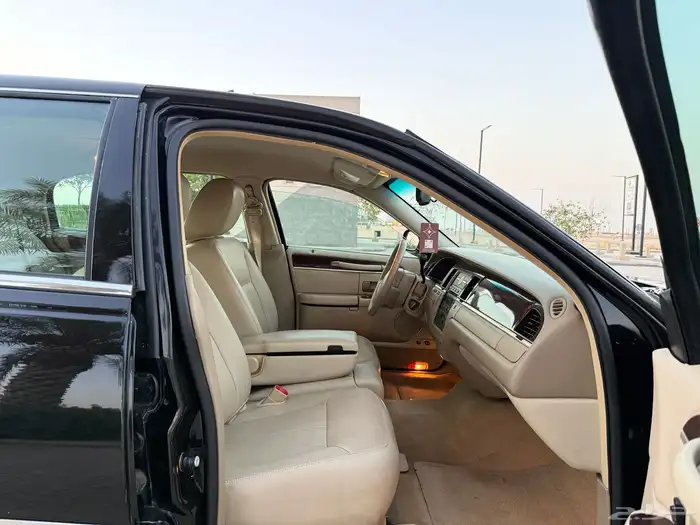 لينكون تاون كار 2011 عداد 59 الف كيلو 10