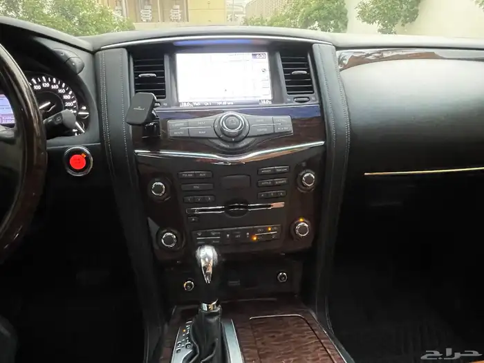 نيسان باترول بلاتينيوم V8 35