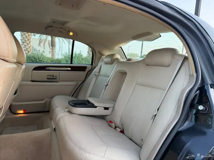 لينكون تاون كار 2011 عداد 59 الف كيلو 79