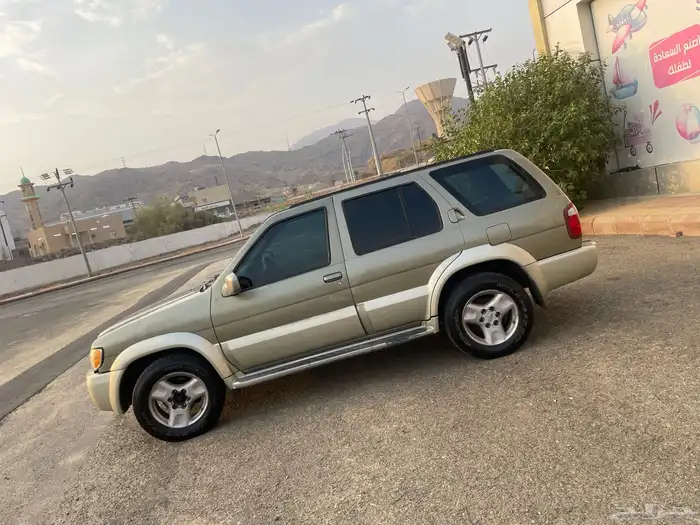 جيب انفنيتي 2002 نظيف للمستخدم ممشى قليل 1