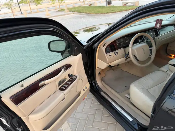 لينكون تاون كار 2011 عداد 59 الف كيلو 77