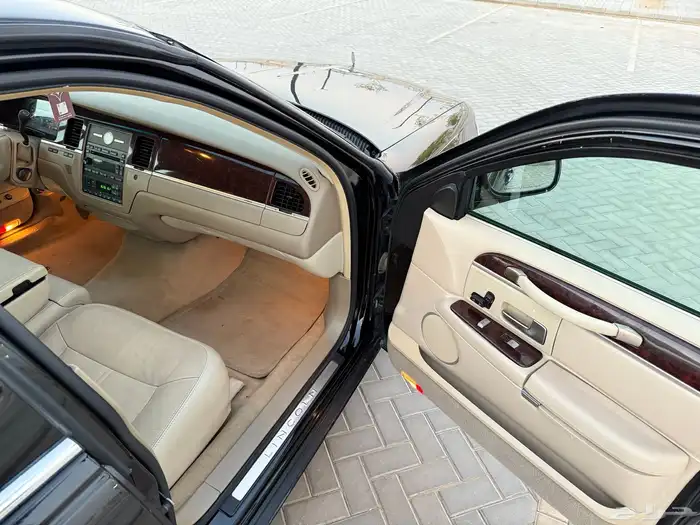 لينكون تاون كار 2011 عداد 59 الف كيلو 12