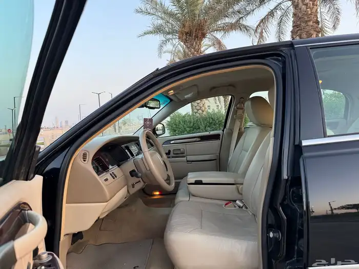 لينكون تاون كار 2011 عداد 59 الف كيلو 72