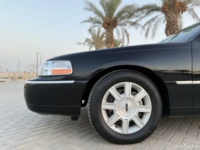 لينكون تاون كار 2011 عداد 59 الف كيلو 87