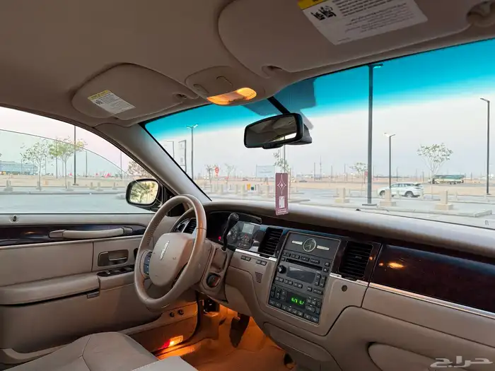 لينكون تاون كار 2011 عداد 59 الف كيلو 13