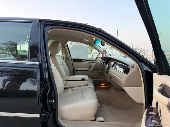 لينكون تاون كار 2011 عداد 59 الف كيلو 51