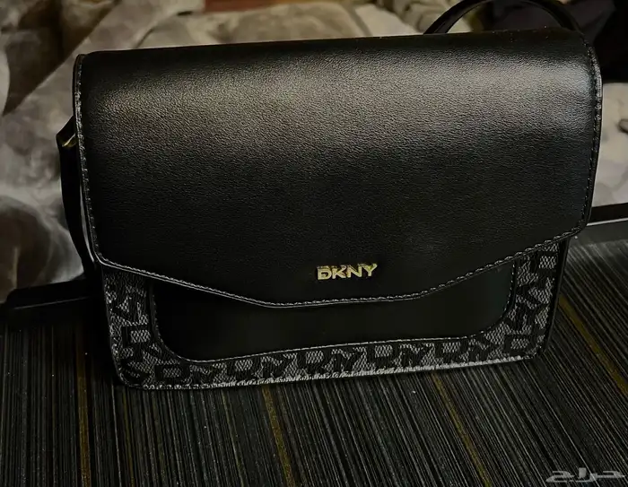 شنطة ماركة ديكني( DKNY ) شبه جديده 0