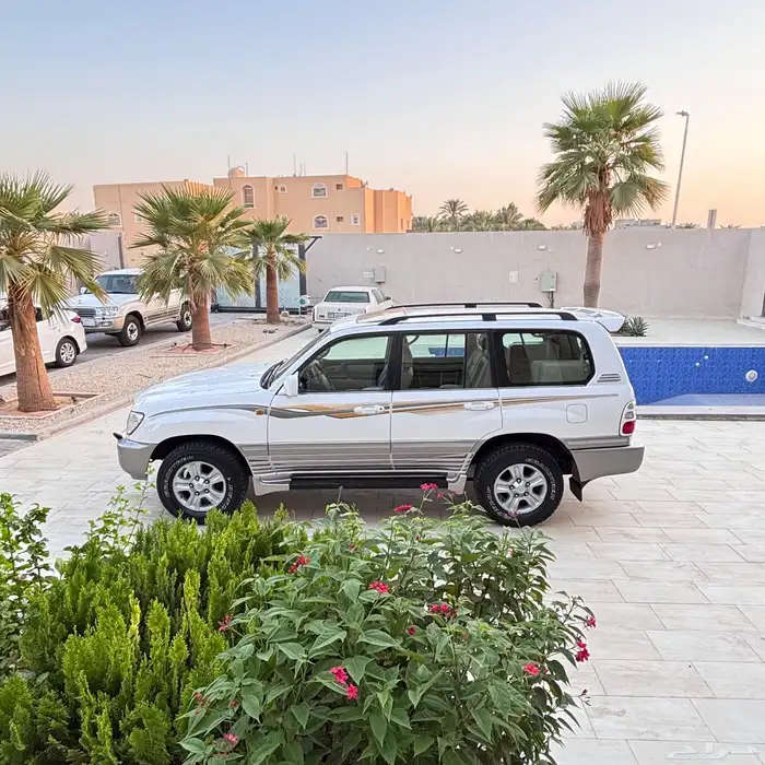 (تم البيع)وارد البازعي 2005 من النوادر VXR-4 لاندكروزر 12
