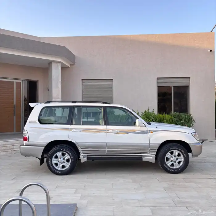 وارد البازعي 2005 من النوادر VXR-4 لاندكروزر 1