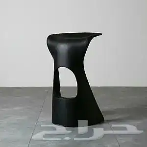 كرسي بار بتصميم عجيب 1