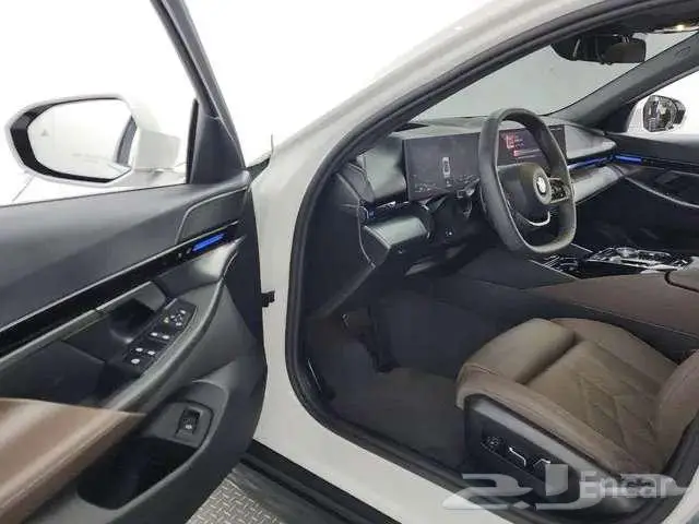 بي ام الفئة الخامسة 520 - BMW520 2024 17
