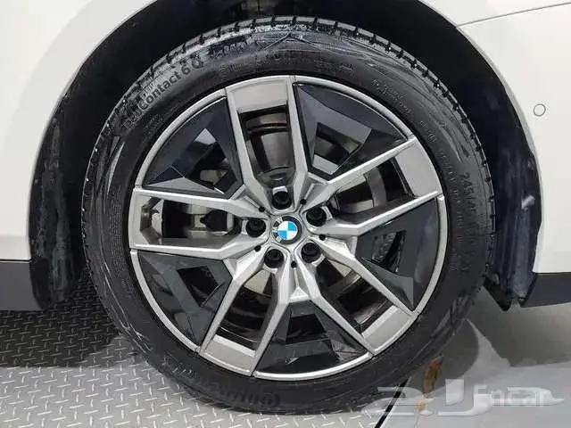 بي ام الفئة الخامسة 520 - BMW520 2024 7
