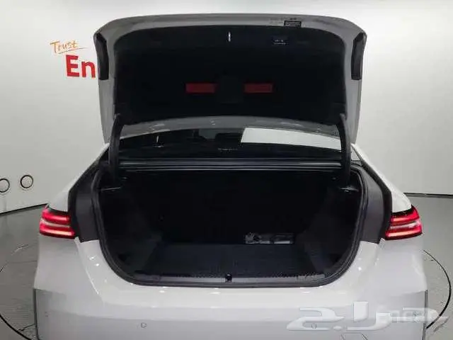 بي ام الفئة الخامسة 520 - BMW520 2024 4