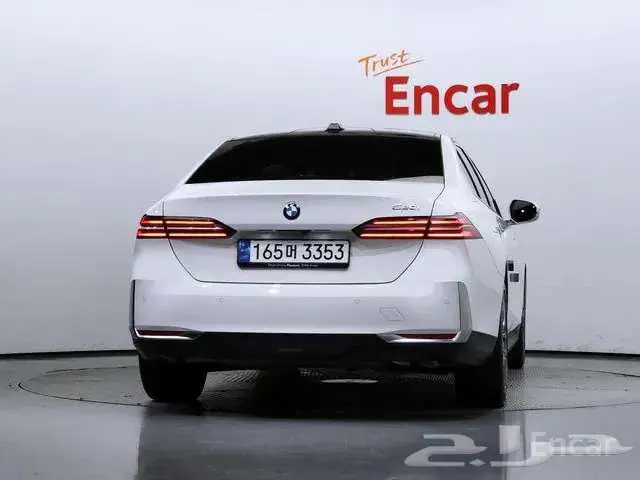 بي ام الفئة الخامسة 520 - BMW520 2024 3