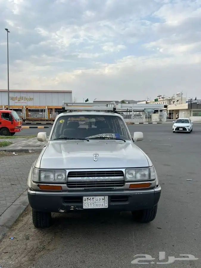 صالون لاندكروزر VXR 1992 3