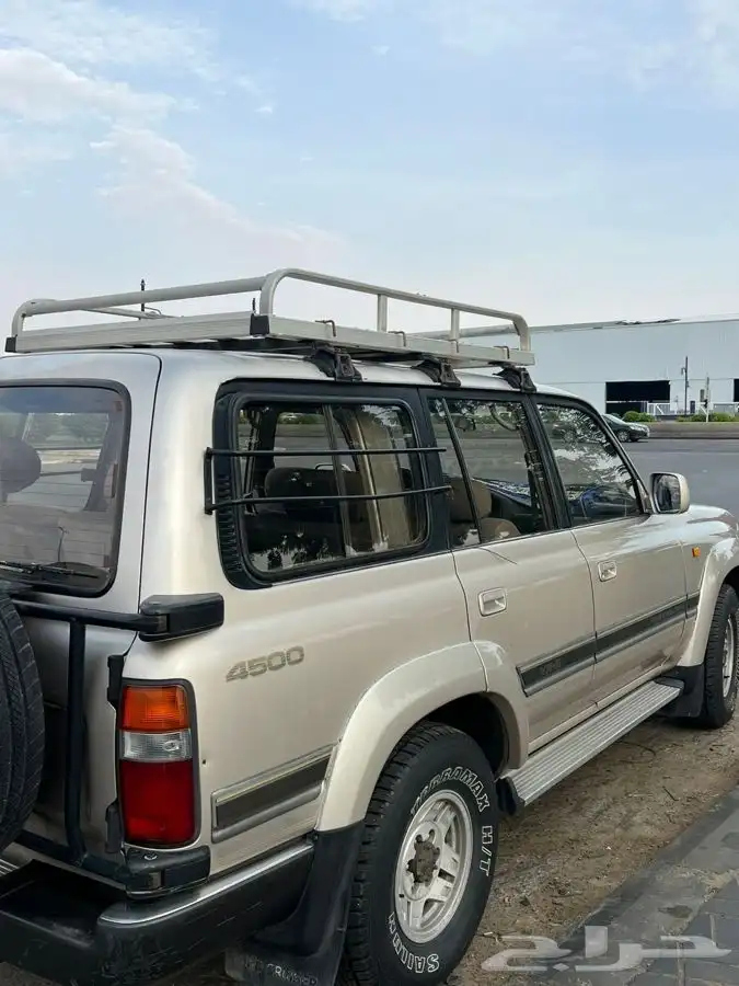 صالون لاندكروزر VXR 1992 5