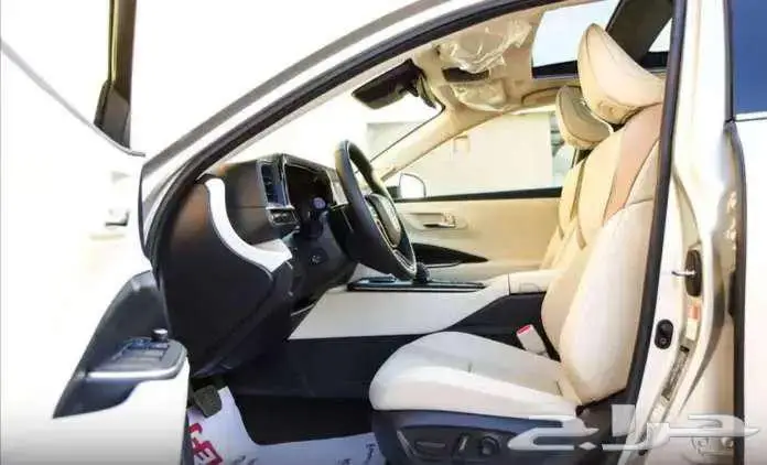 تويوتا كراون مجيستا فضي داخلي بيج 2023 8